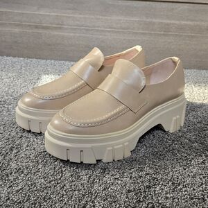 Chinese Laundry Jensen Lug Natural Platform Loafers NEW size 9